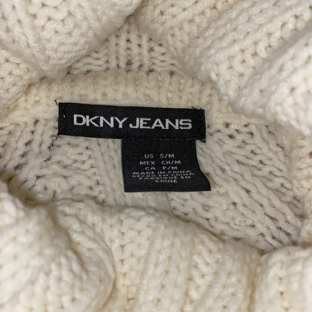 Ivory poncho - Picture 2 of 3